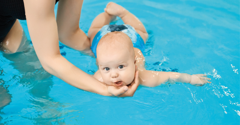 Os benefícios da natação para bebês de 0 a 3 anos