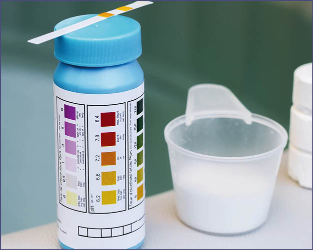 tester with tablet and powder of chlorine or bromide for mainteance of water quality of jacuzzi or spa