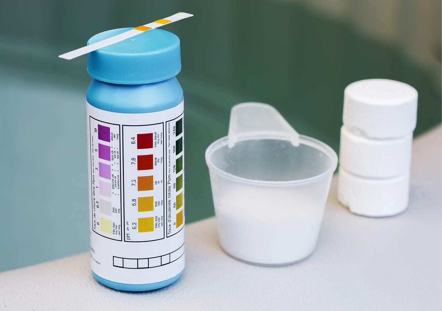 tester with tablet and powder of chlorine or bromide for mainteance of water quality of jacuzzi or spa