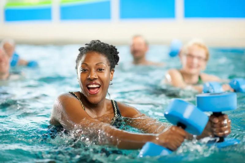 Musculação na piscina tem mais efeito?